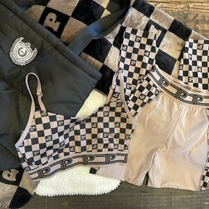 PINK VICTORIA’S SECRET Ultimate Sports Bra & Leggings W/Matching Tote & Blanket